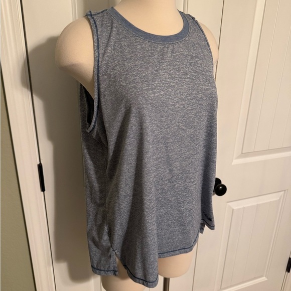 The North Face light blue size XL workout top - Picture 3 of 7